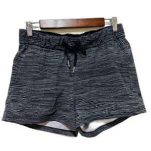 Lululemon Athletica Floral On The Fly 3in Short Bit Point Ice Grey Black 8